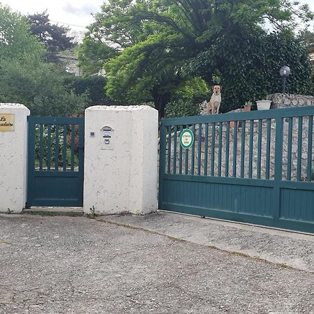 Lautre Bed & Breakfast Joyeuse Bilik gambar