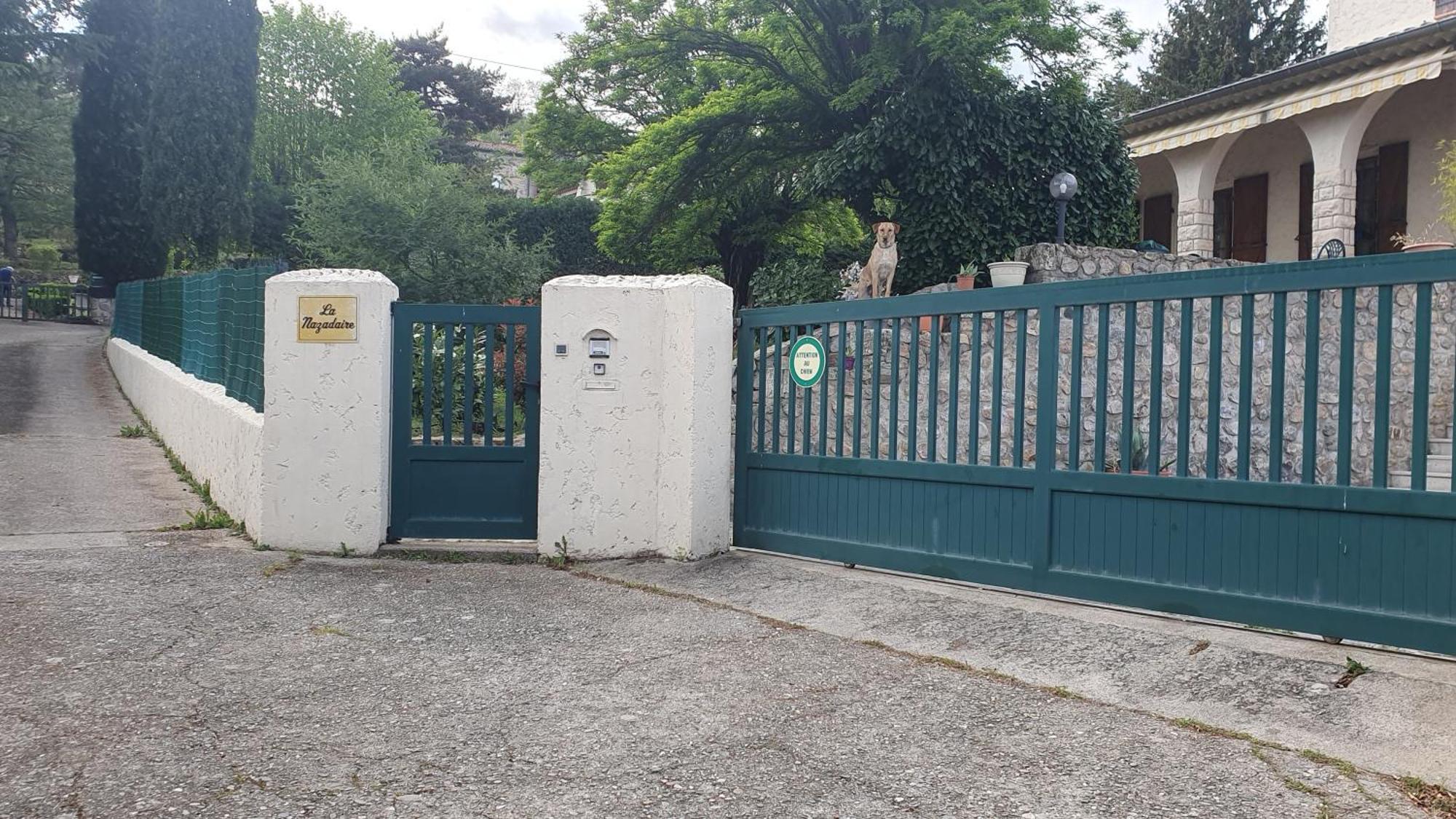 Lautre Bed & Breakfast Joyeuse Bilik gambar